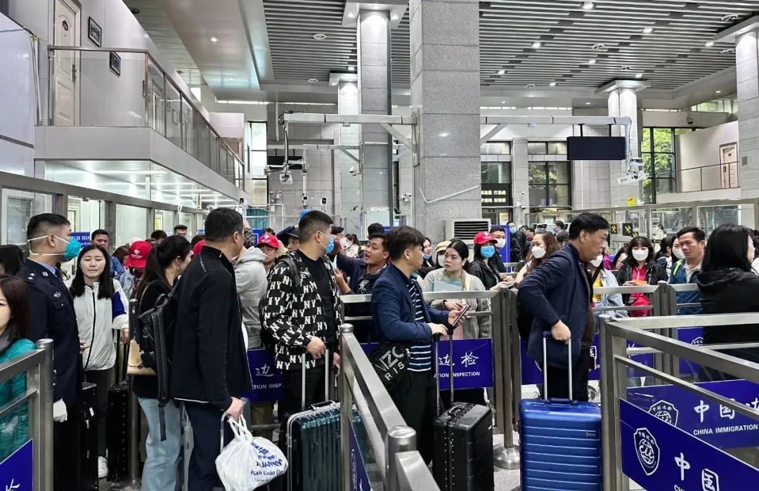 友谊关再迎越南旅游团 入境团队旅游业务全面恢复侧记